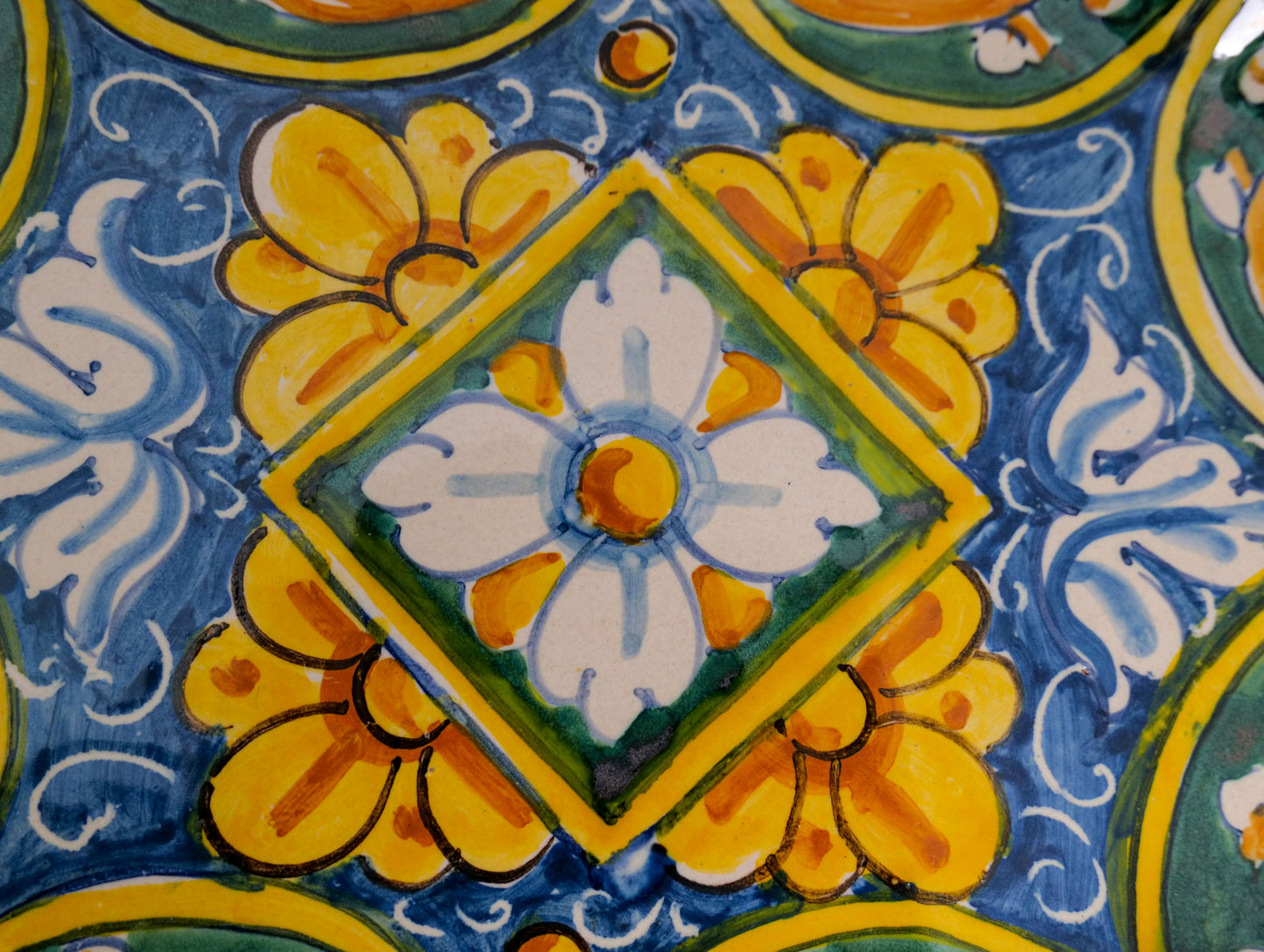 Scalloped basin