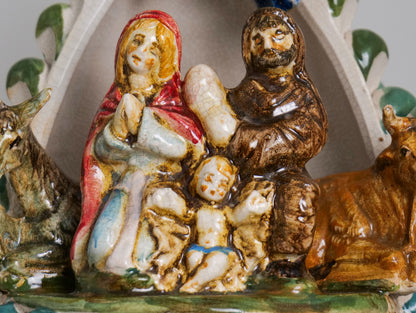 "Pine cone h 30" nativity scene